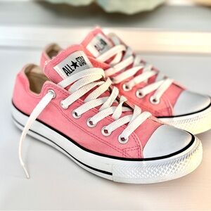 Converse Womens Chuck Taylor Shoes Sz. 7, pink